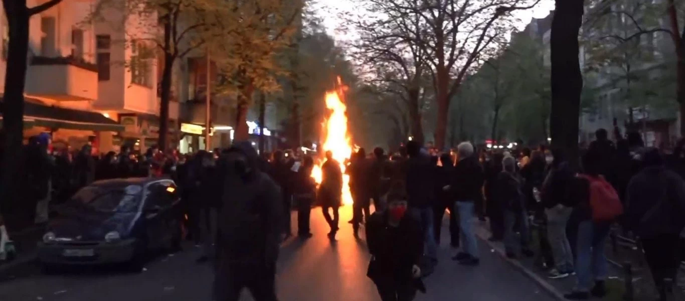 Χάος στη Γερμανία: Σχεδόν 100 τραυματίες αστυνομικοί σε διαδήλωση για την Πρωτομαγιά (βίντεο)